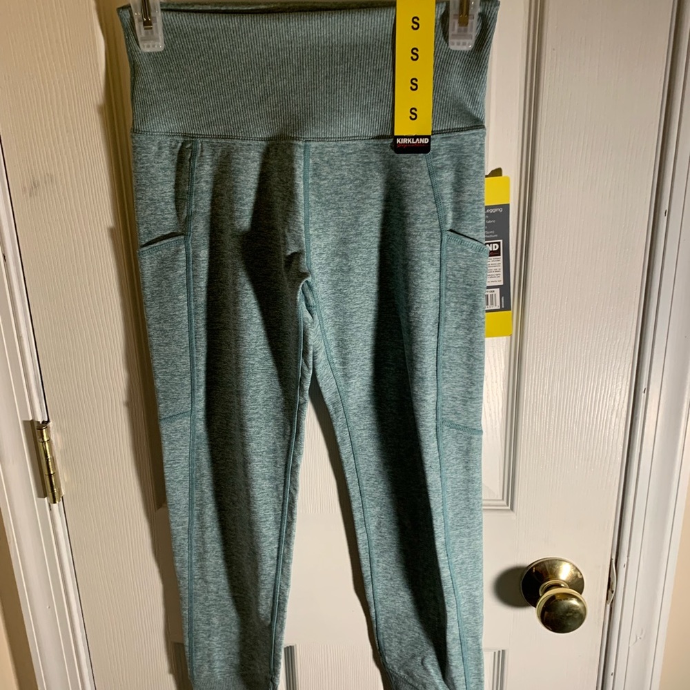 Blue leggings with pockets